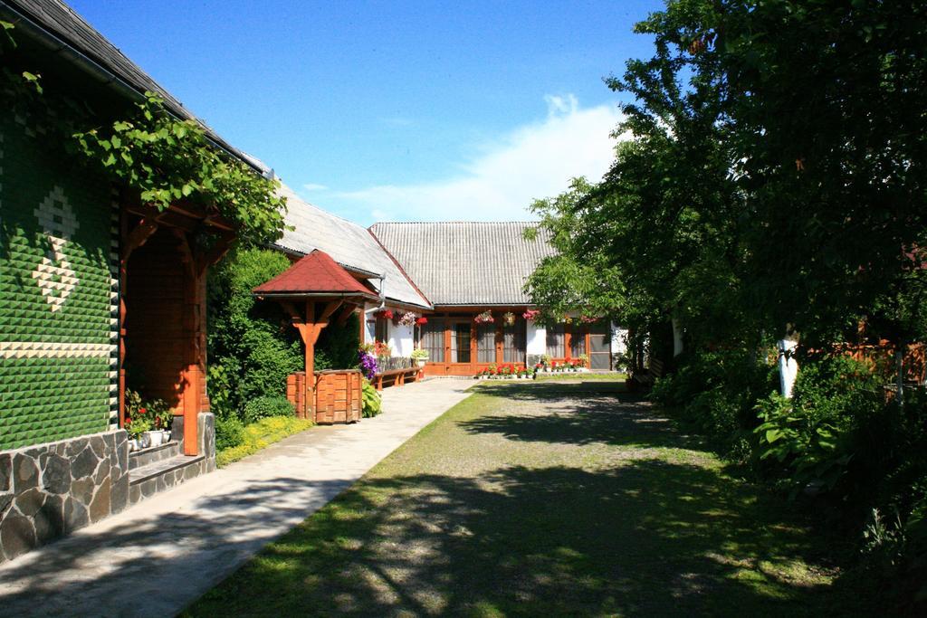 Ileana Sapanta Săpînţa Buitenkant foto